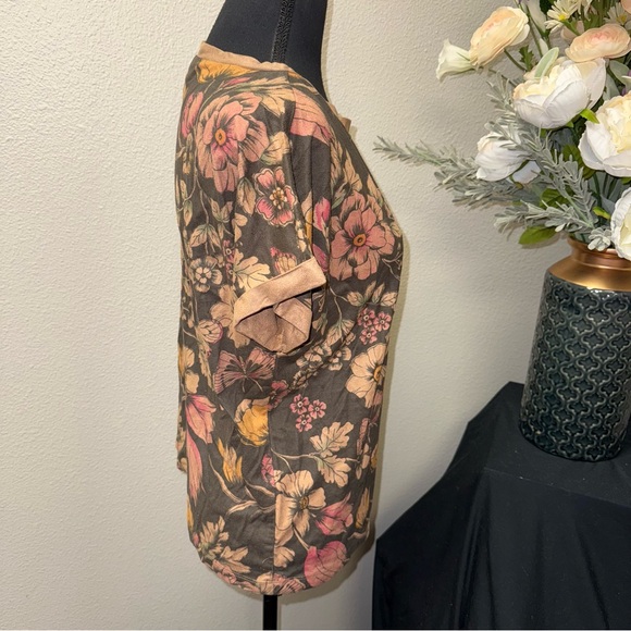 Buffalo Floral Butterfly Tee Earthy Brown Short Sleeve Soft Top - Picture 4 of 8